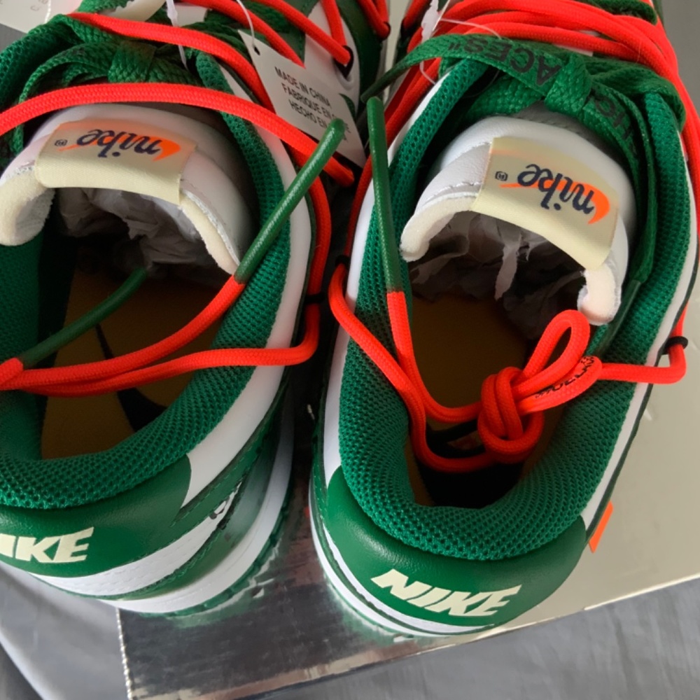 Off white pine green dunks - Picture 3 of 4
